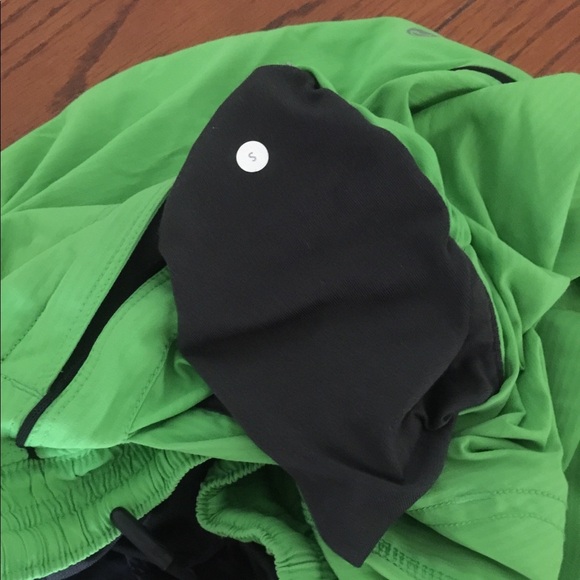 Mens Lululemon shorts green small​ - Picture 5 of 8